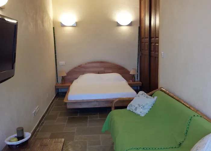 Castelia Pensión 3*